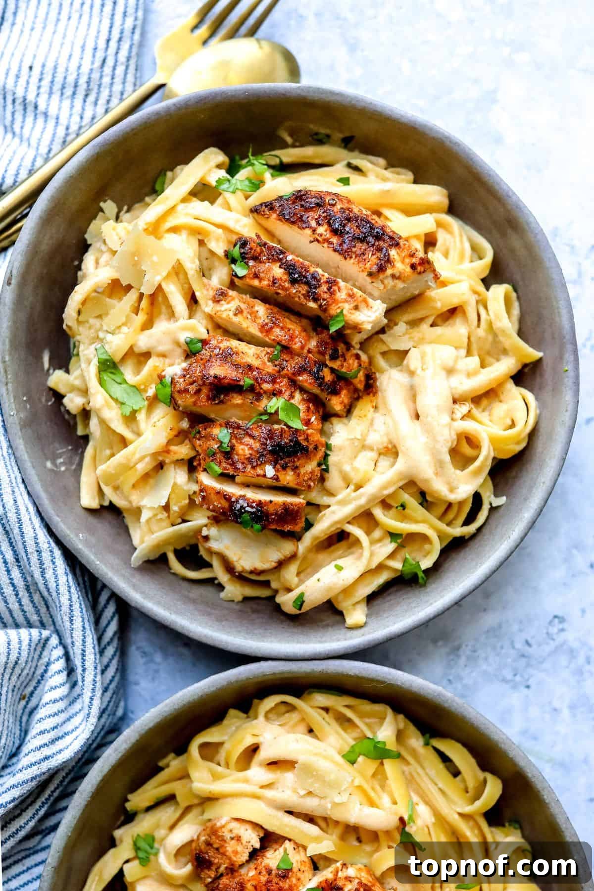 Cajun Spiced Chicken Fettuccine Alfredo 2 Close-up of creamy Blackened Chicken Fettuccine Alfredo with herbs, ready to be served.